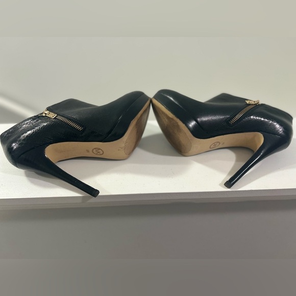 Michael Kors Platform Black Leather Ankle Boot-Size 8 - Picture 4 of 4